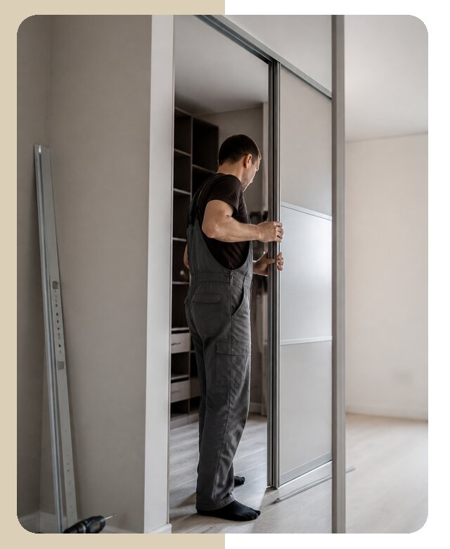 Монтаж двери купе в Алейске с точной подгонкой и настройкой